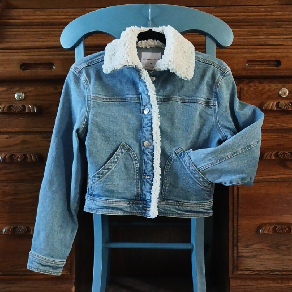 Celebrity Pink~ Denim Jacket w/fleece collar